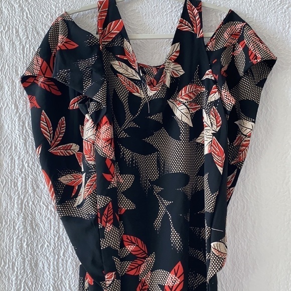 August Silk Cold Shoulder Butterfly Sleeves Midi Dress - Picture 5 of 12